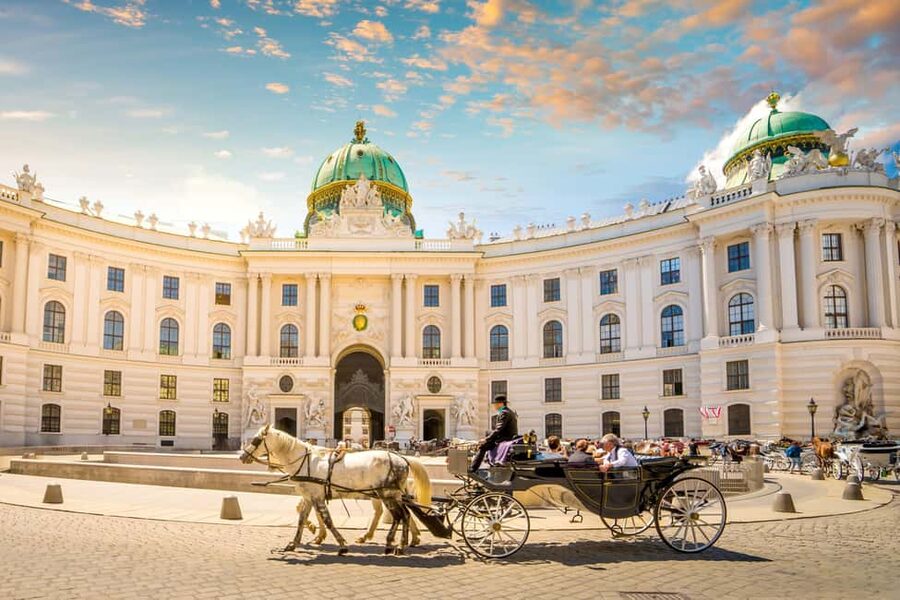 Vienna: Christmas Photoshoot with a Pro Photographer - Parliament, Rathaus, and the Burgtheater