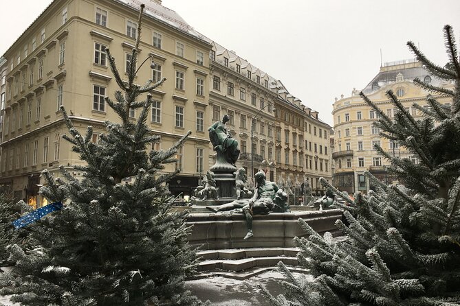 Vienna Christmas Tour - Rathausplatz brings the biggest market