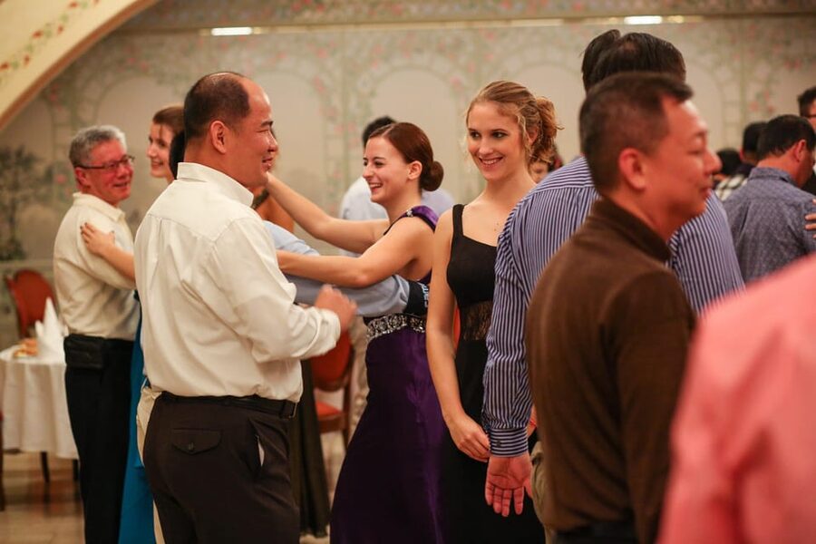 Vienna: Festive Season and New Year's Eve Waltz Workshop - The First Steps in a One-Hour Lesson