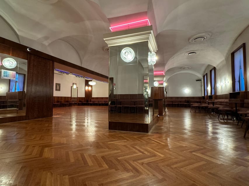 Vienna: Festive Season and New Year's Eve Waltz Workshop - Finding Your Rhythm With an International Group