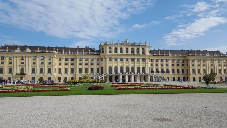 Vienna: Schönbrunn Palace & Christmas Market Walking Tour - Key points to know before booking
