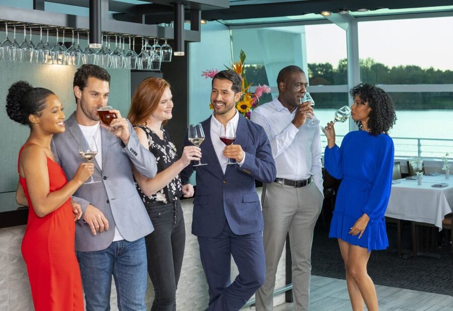 Washington DC: Christmas Eve Gourmet Brunch or Dinner Cruise - Music, service, and the holiday mood
