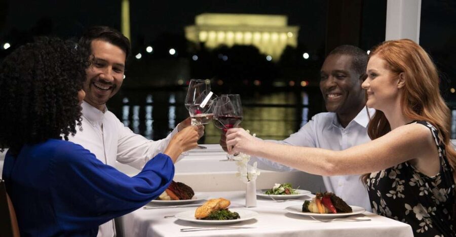Washington DC: Christmas Eve Gourmet Brunch or Dinner Cruise - Brunch or dinner: choose the mood carefully