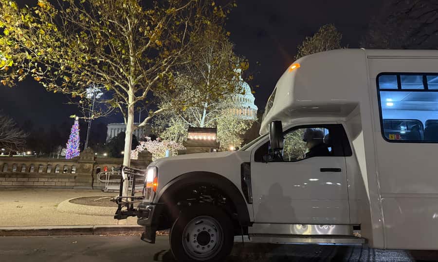 Washington, DC: Christmas Tree & Holiday Lights Bus Tour - The National Christmas Tree and Pathway of Peace