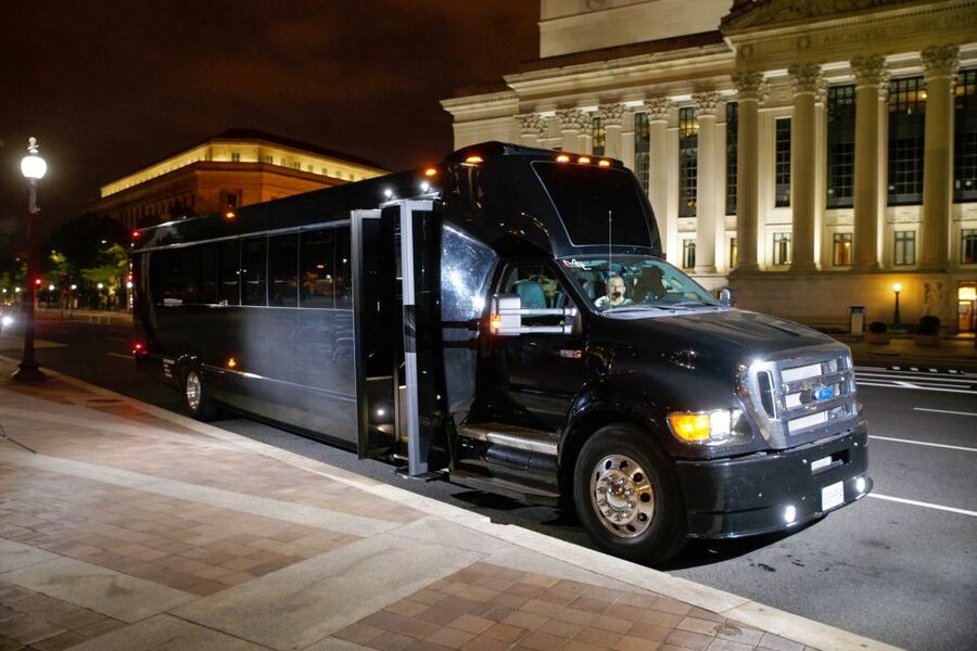 Washington, DC: Holiday Lights Nighttime Bus Tour - A whole evening of Washington Christmas trees