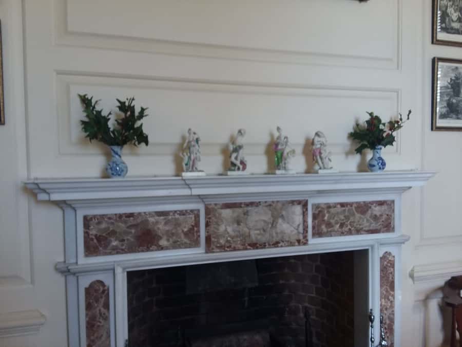 Williamsburg: Christmastime in Virginia Walking Tour - Religious, Humorous, and Heartfelt Holiday Traditions