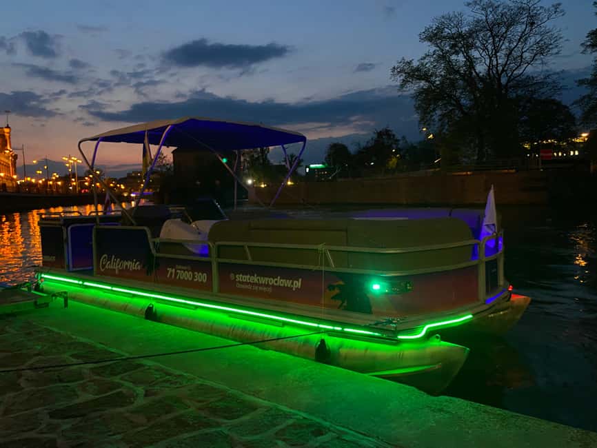 Wroclaw: Ticket for Old Town Christmas Cruise by Heated Ship - What the 45-minute cruise is really like