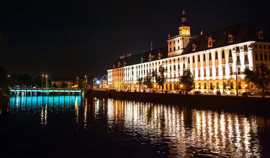 Wroclaw: Ticket for Old Town Christmas Cruise by Heated Ship - Christmas decorations and music
