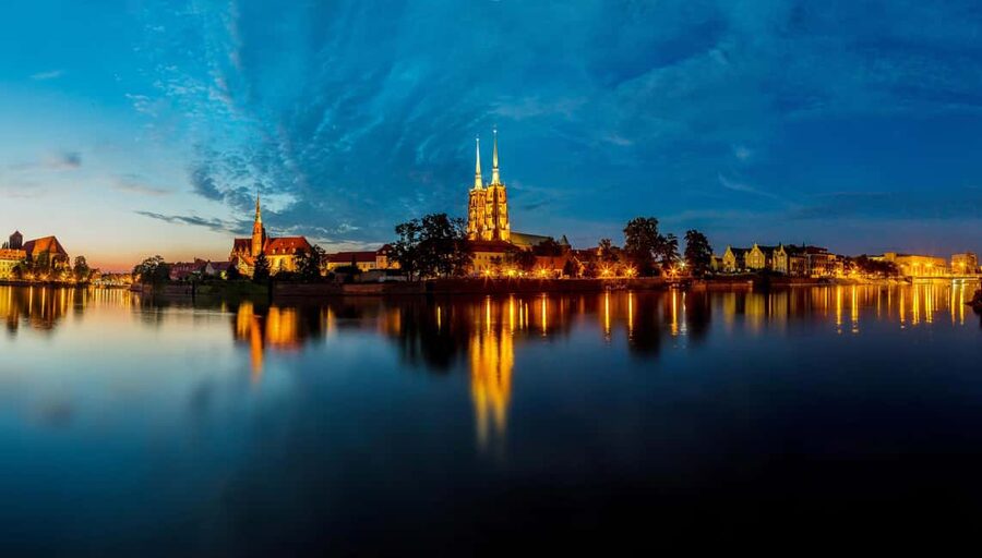 Wroclaw: Ticket for Old Town Christmas Cruise by Heated Ship - Mulled wine and the cost of comfort