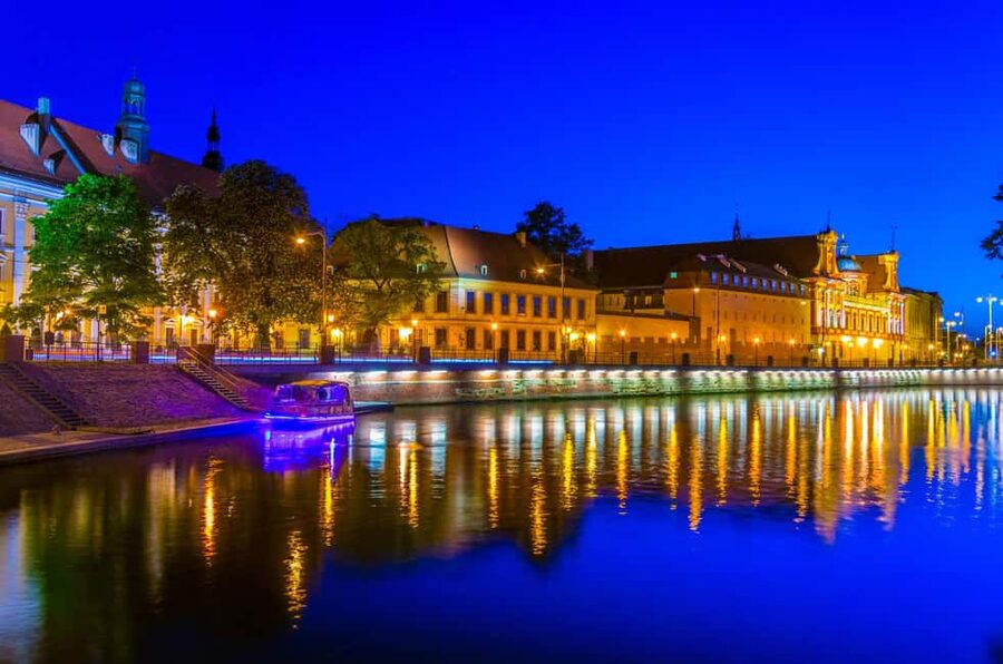 Wroclaw: Ticket for Old Town Christmas Cruise by Heated Ship - The audioguide has limits